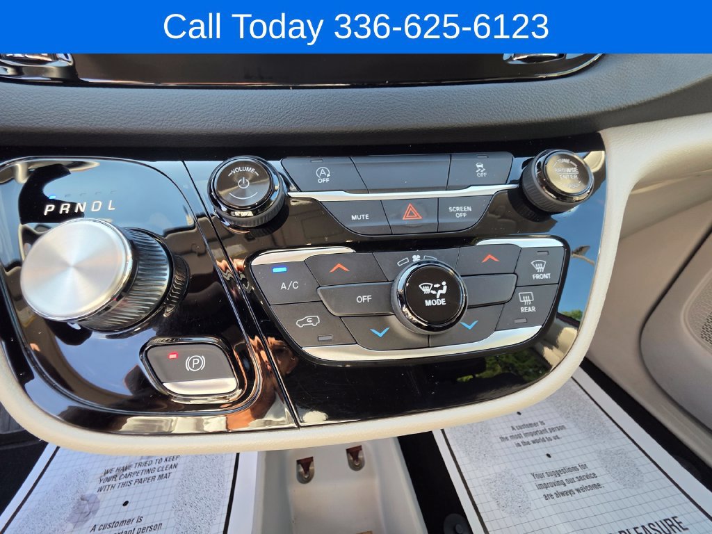 Used 2023 Chrysler Voyager LX FWD image 17