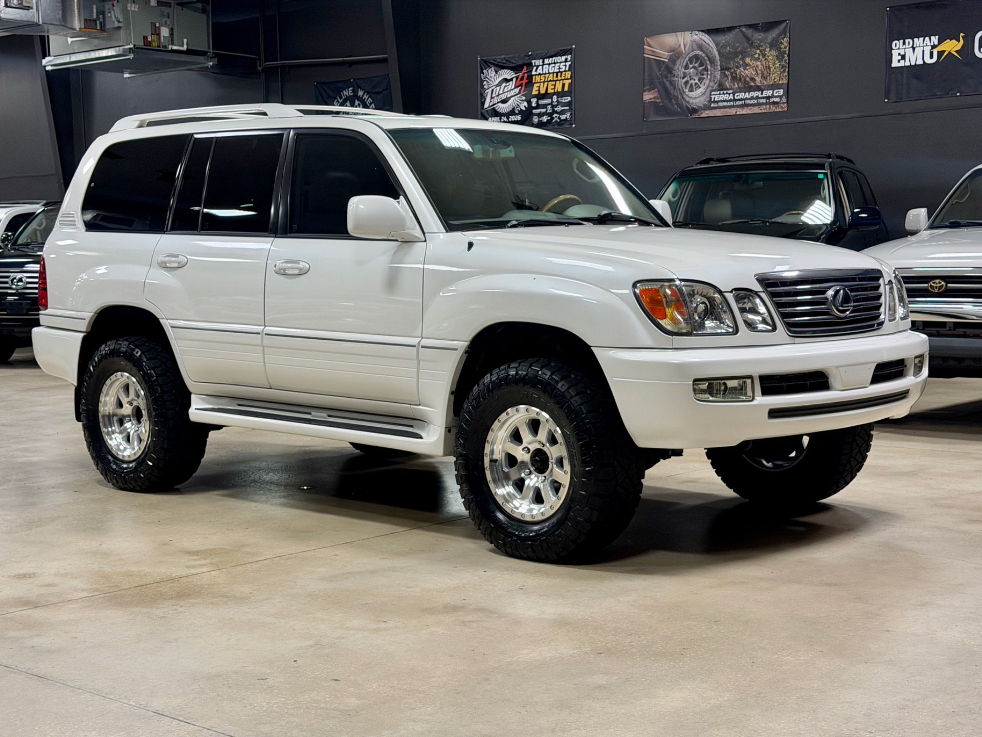Used 2006 Lexus LX 470 4WD w/ Preferred Accessory Pkg image 1
