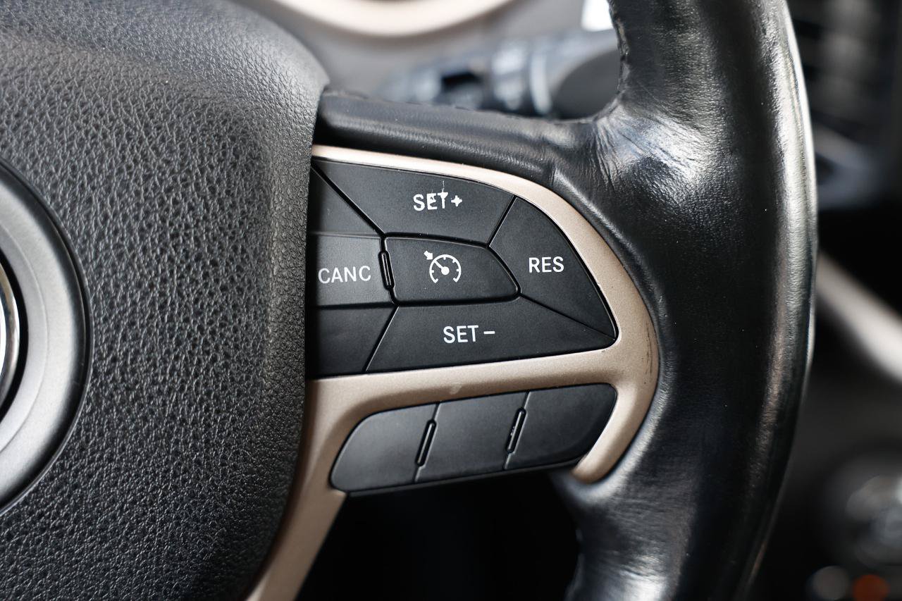Used 2016 Jeep Cherokee Limited FWD image 25