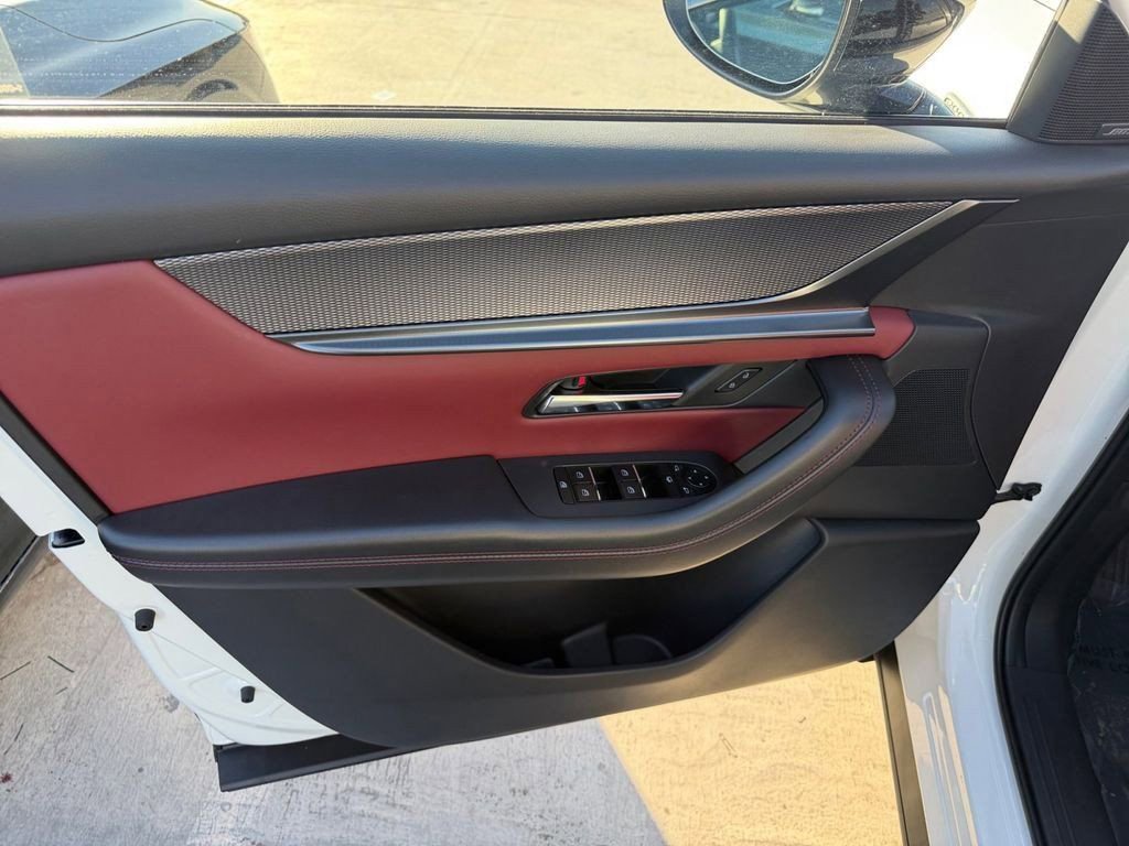 Used 2025 MAZDA CX-70 Plug-In Hybrid w/ Premium Plus image 11