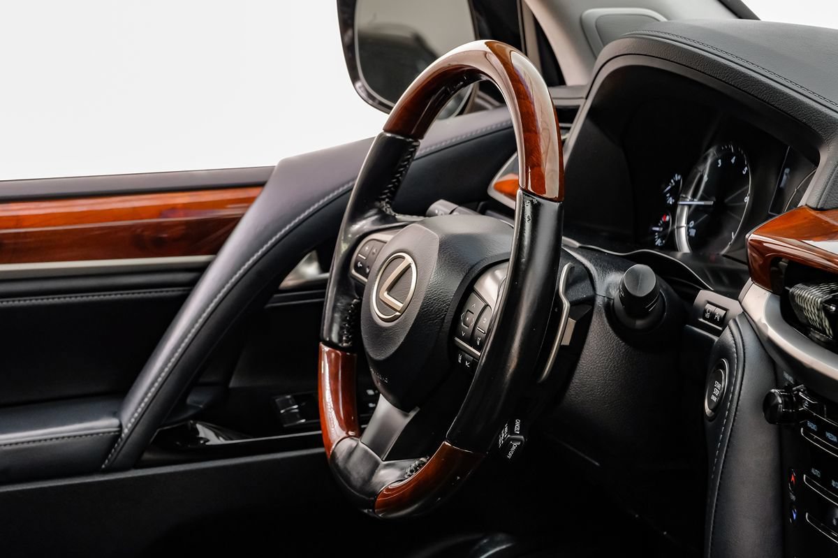 Used 2019 Lexus LX 570 4WD w/ Luxury Package image 10