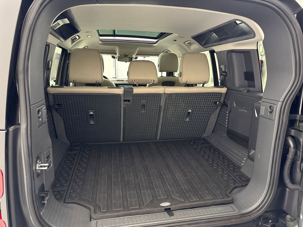 Used 2020 Land Rover Defender 110 SE image 29