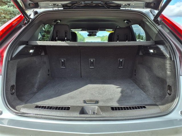 Used 2025 Cadillac XT4 Premium Luxury image 8
