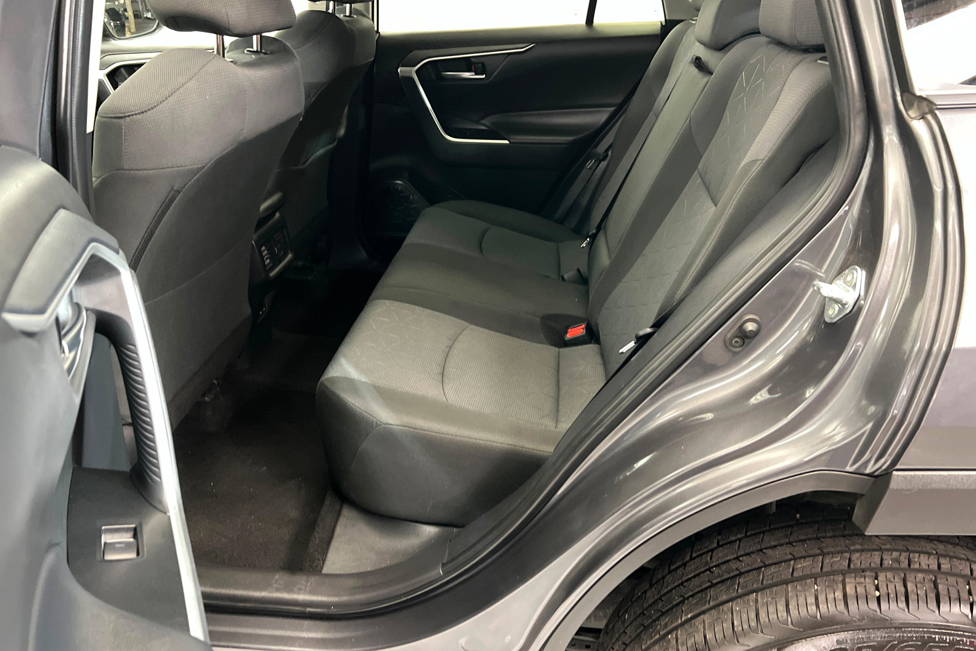 Used 2025 Toyota RAV4 XLE FWD image 22