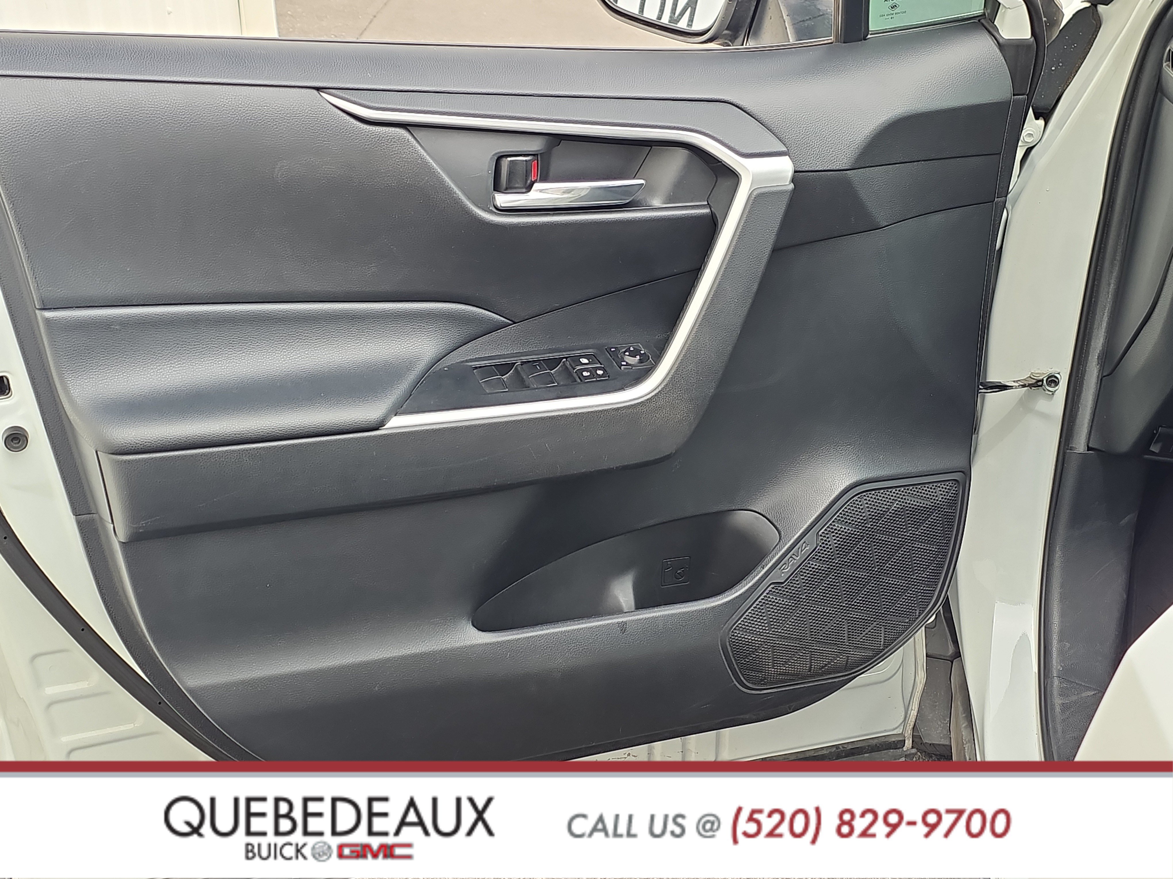 Used 2020 Toyota RAV4 XLE FWD image 9