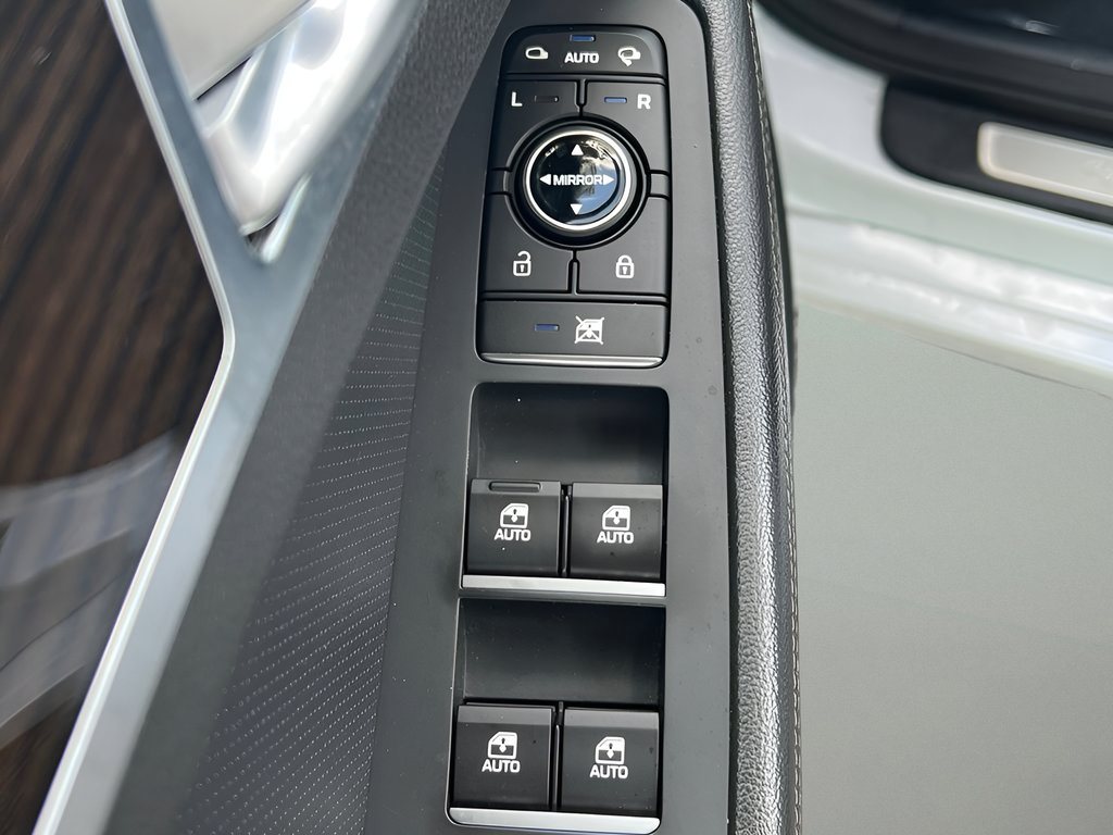 Used 2019 Genesis G80 3.8 RWD image 17