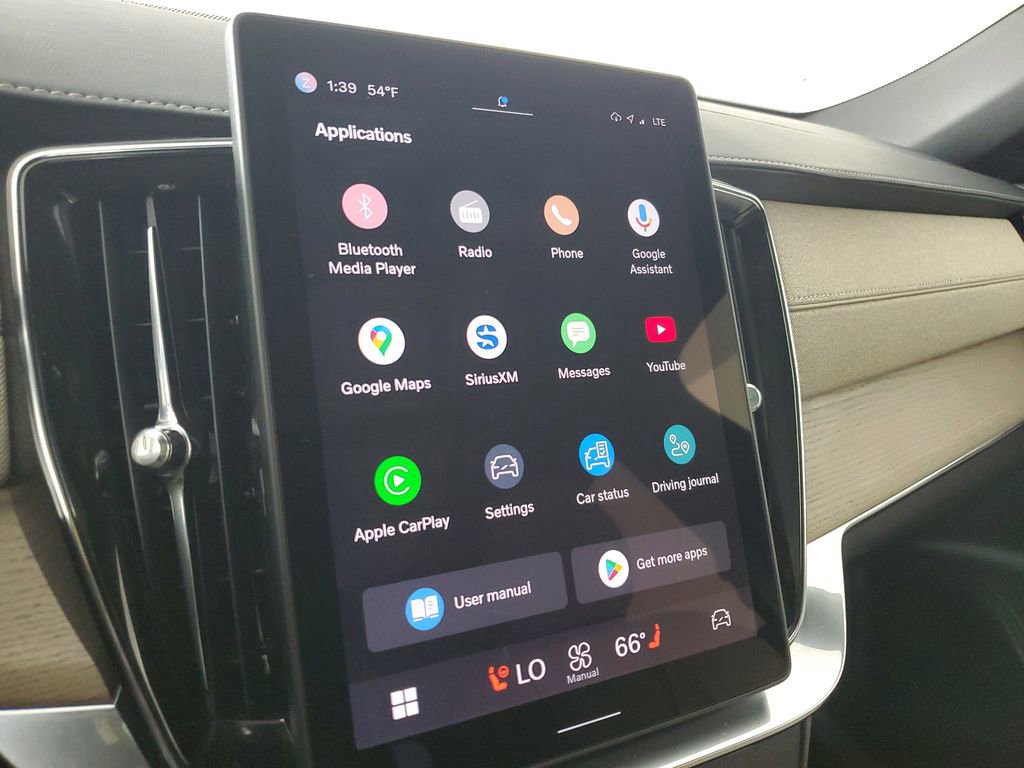 Certified 2025 Volvo XC90 B6 Plus image 32