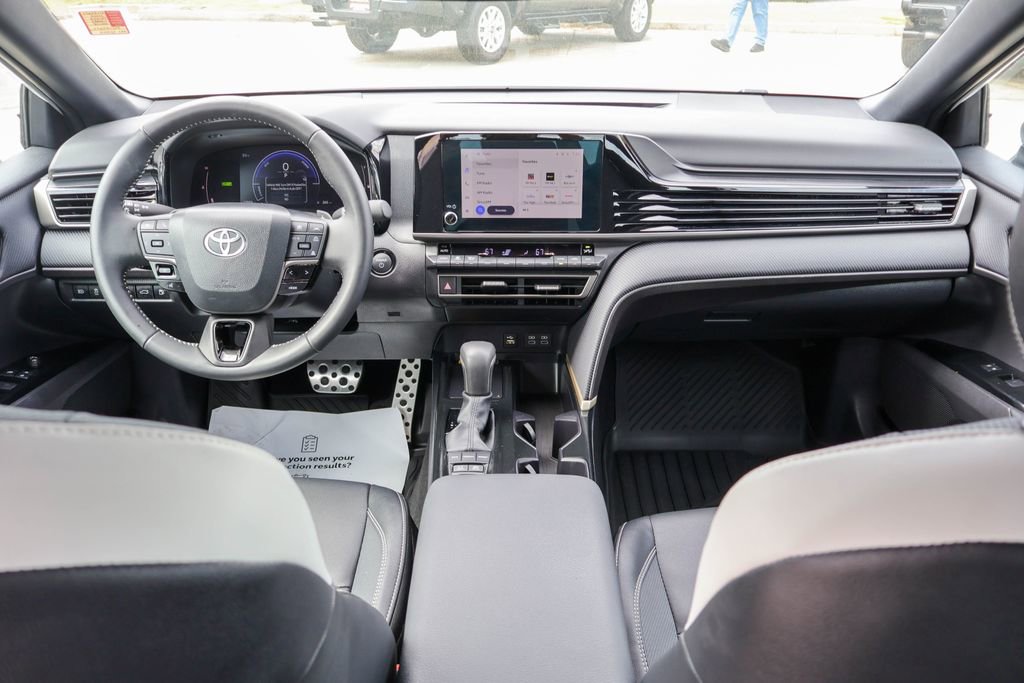 Used 2025 Toyota Camry SE FWD image 7