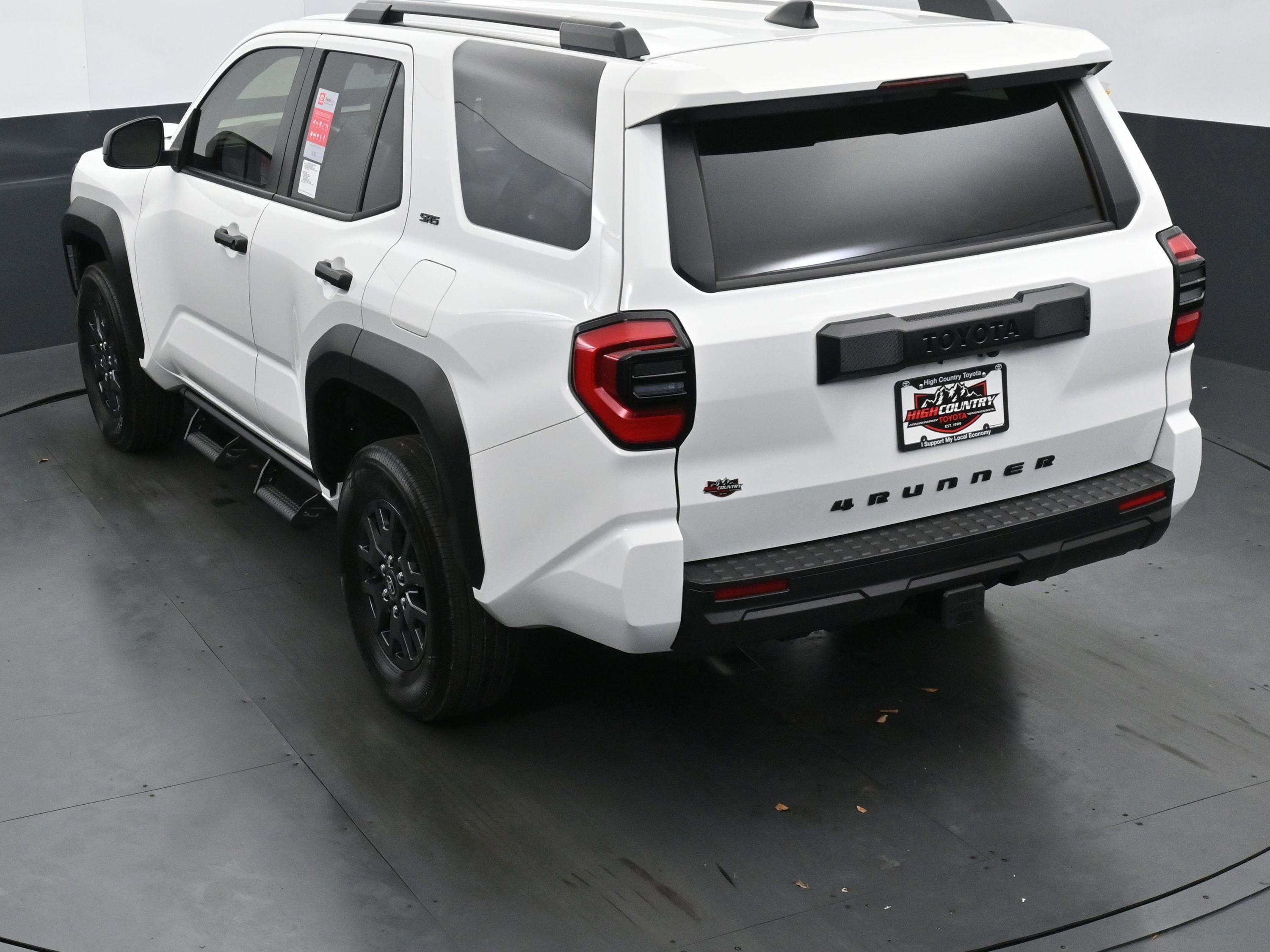 Used 2025 Toyota 4Runner SR5 AWD/4WD image 30