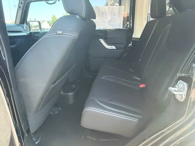 Used 2018 Jeep Wrangler Unlimited Sahara AWD/4WD image 16