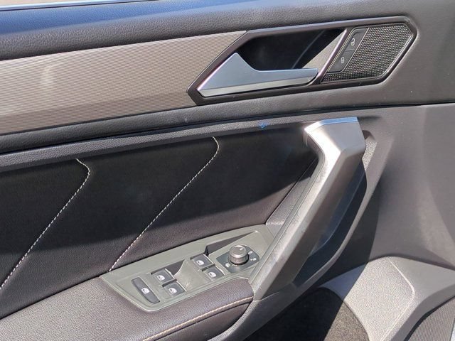 Used 2022 Volkswagen Tiguan SE w/ Panoramic Sunroof Package FWD image 15