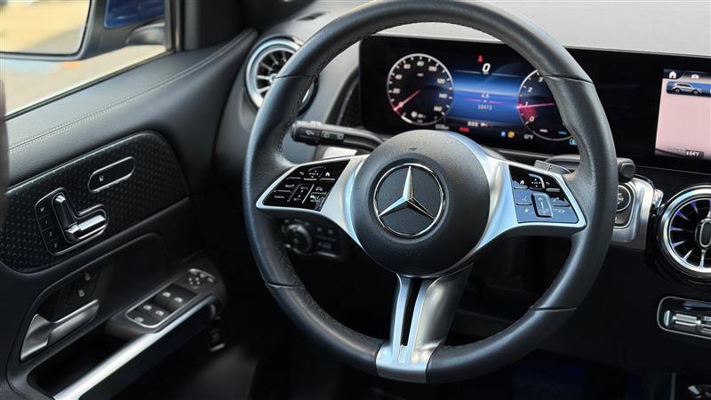 Used 2024 Mercedes-Benz GLB 250 4MATIC image 24