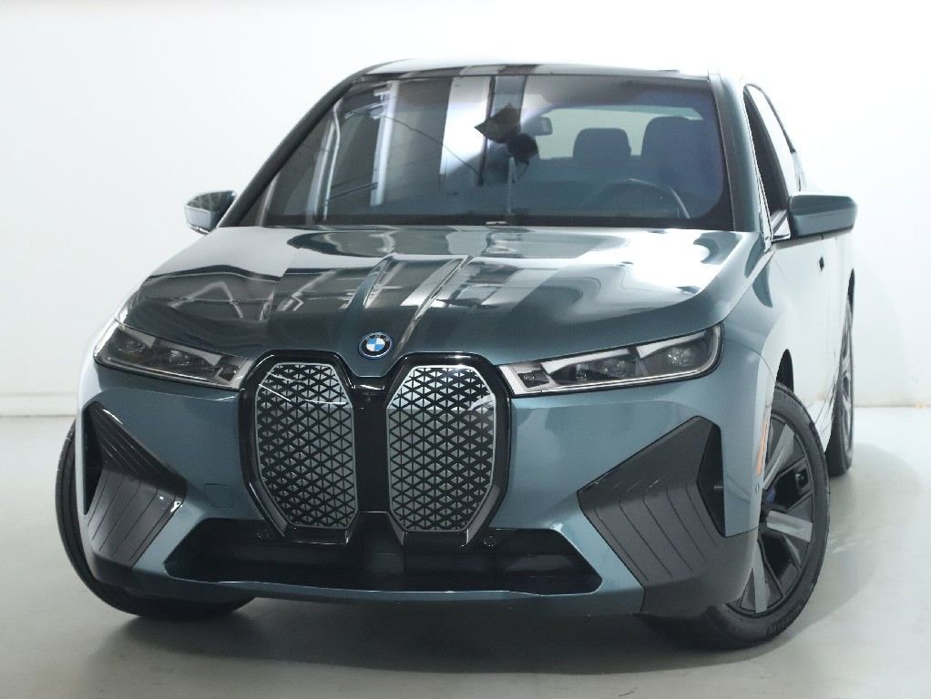 Certified 2023 BMW iX xDrive50 w/ Premium Package AWD/4WD image 3