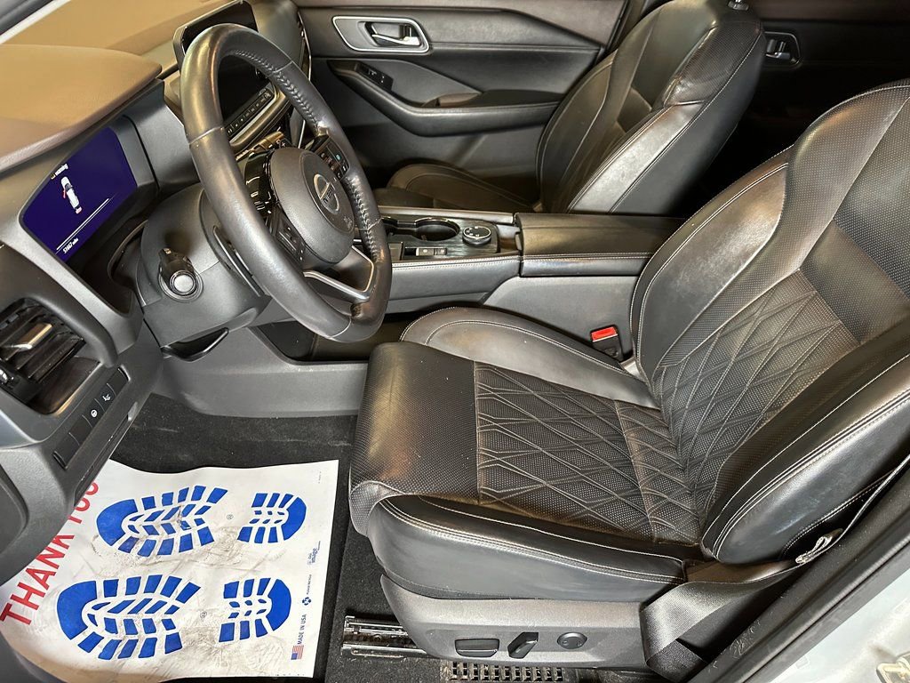 Used 2021 Nissan Rogue Platinum image 17