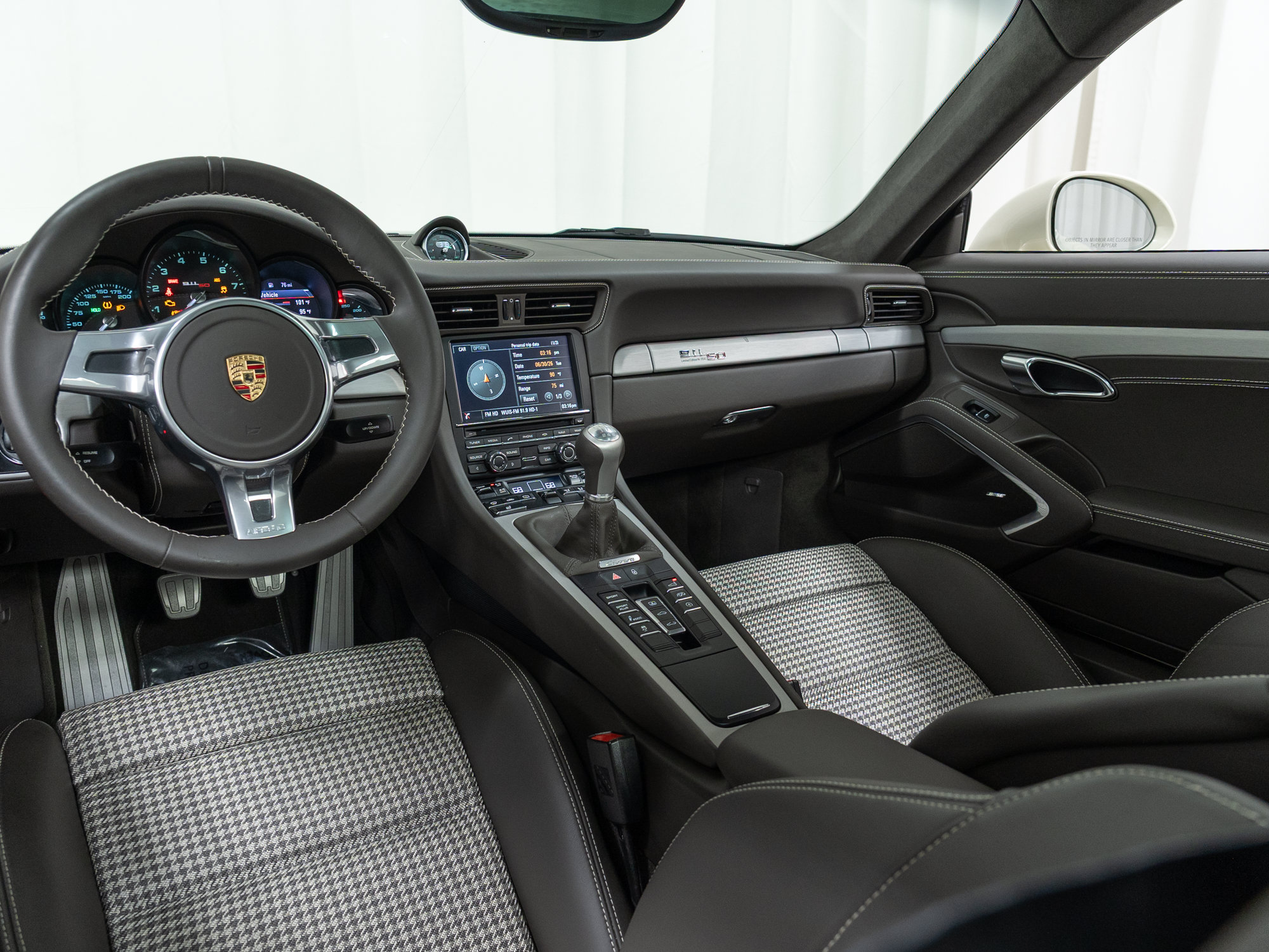 Certified 2014 Porsche 911 50th Anniversary Edition RWD image 26