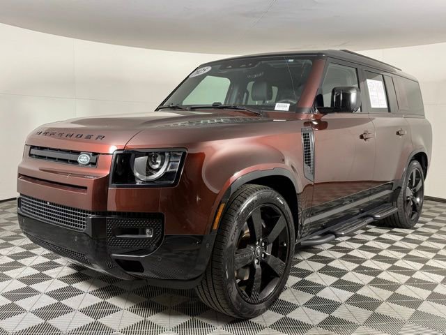 Used 2025 Land Rover Defender 130 X-Dynamic SE AWD/4WD image 2