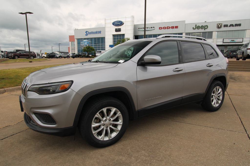Used 2020 Jeep Cherokee Latitude w/ Cold Weather Group AWD/4WD image 17