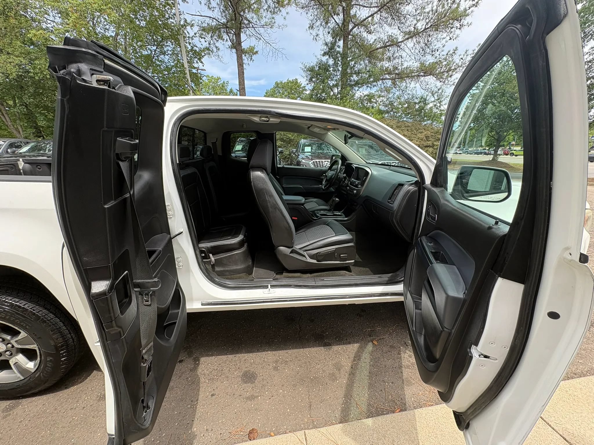 Used 2016 Chevrolet Colorado Z71 AWD/4WD image 17
