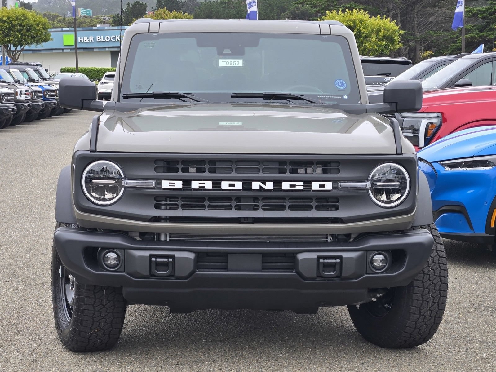 New 2026 Ford Bronco Big Bend w/ Black Diamond Package AWD/4WD image 3