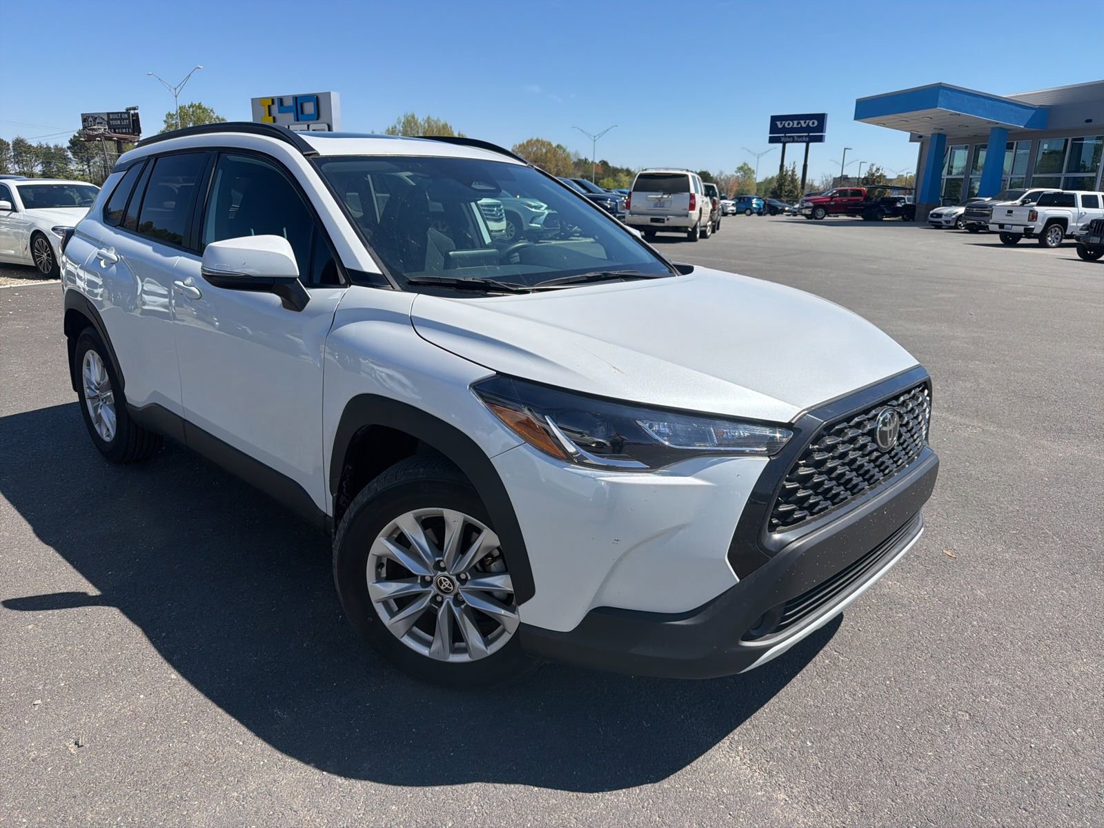 Used 2024 Toyota Corolla Cross LE w/ Moonroof Package image 4