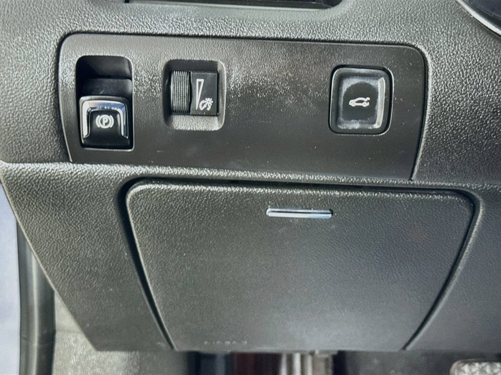 Used 2018 Chevrolet Impala LT FWD image 11