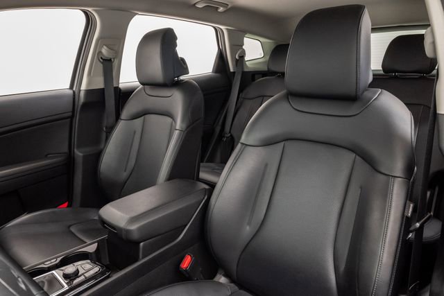 Used 2025 Kia Sportage EX image 9