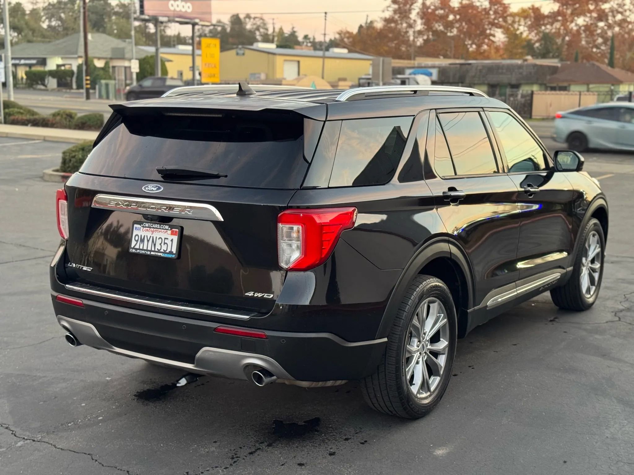 Used 2022 Ford Explorer Limited AWD/4WD image 6