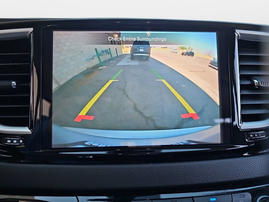 Used 2024 Chrysler Pacifica Touring-L FWD image 13