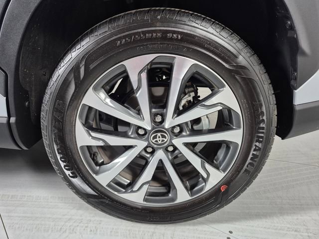 Certified 2025 Toyota Corolla Cross XLE FWD image 11