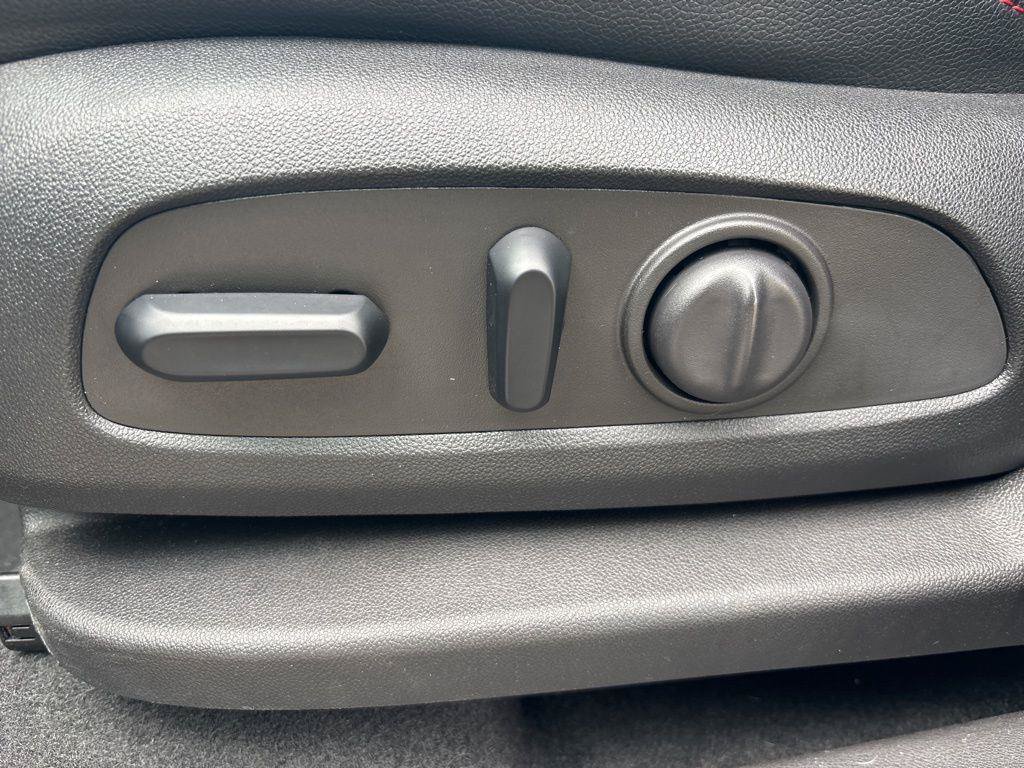 Used 2024 Chevrolet Equinox RS AWD/4WD image 18