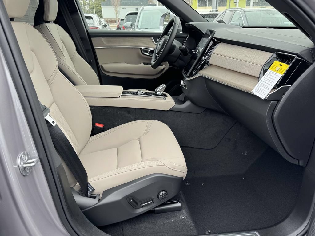 New 2026 Volvo XC90 T8 Plus w/ Protection Package Premier AWD/4WD image 12