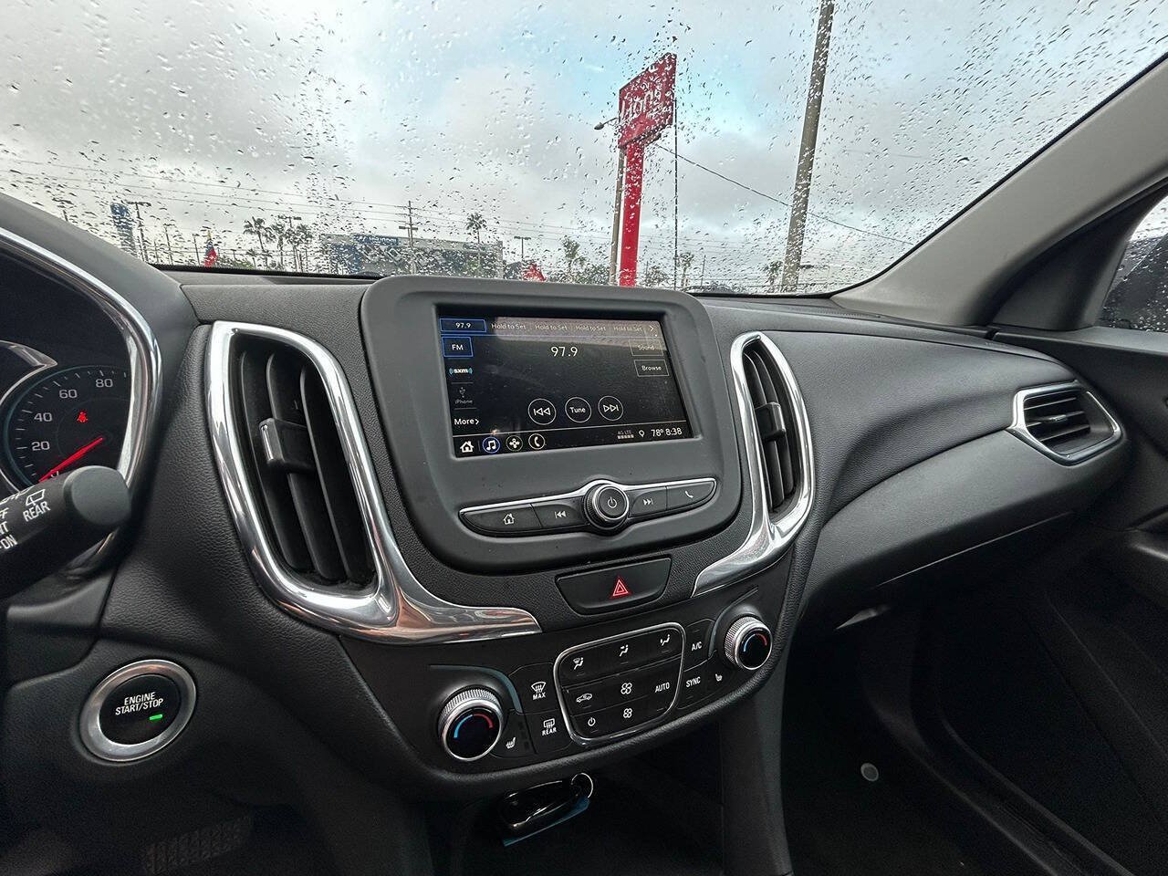 Used 2019 Chevrolet Equinox LT AWD/4WD image 2