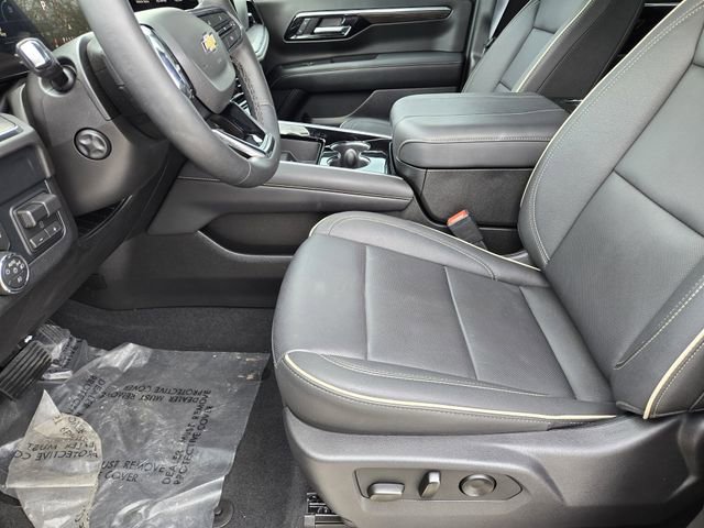 Used 2025 Chevrolet Suburban Premier RWD image 12