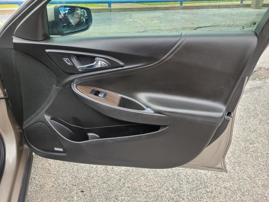 Used 2023 Chevrolet Malibu LT FWD image 9