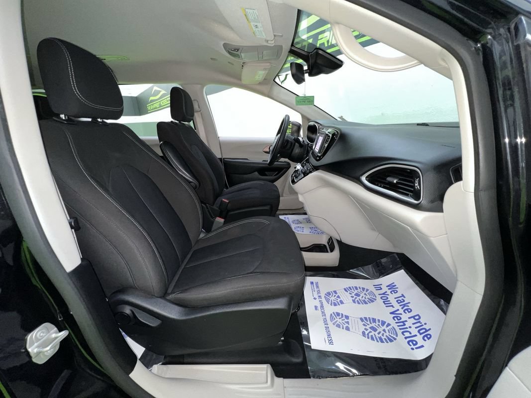 Used 2024 Chrysler Voyager LX FWD image 28