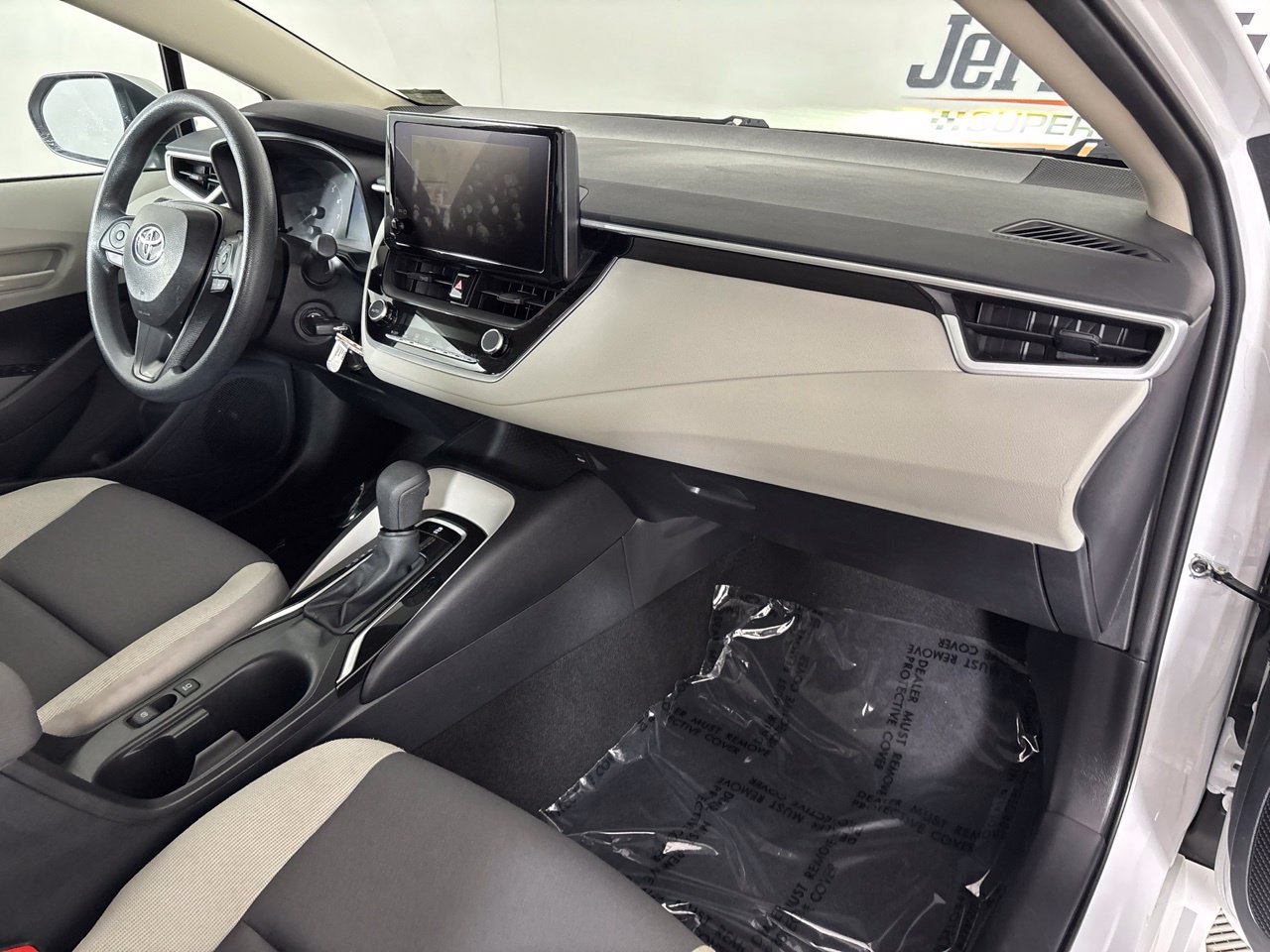 Used 2025 Toyota Corolla LE FWD image 32