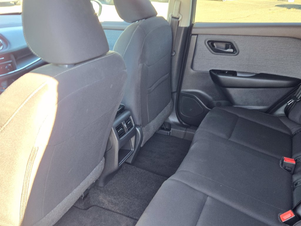 Used 2023 Nissan Rogue S AWD/4WD image 10