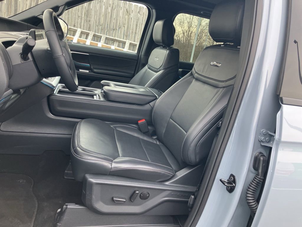 Used 2025 Ford Expedition Max Platinum w/ Stealth Performance Package image 11