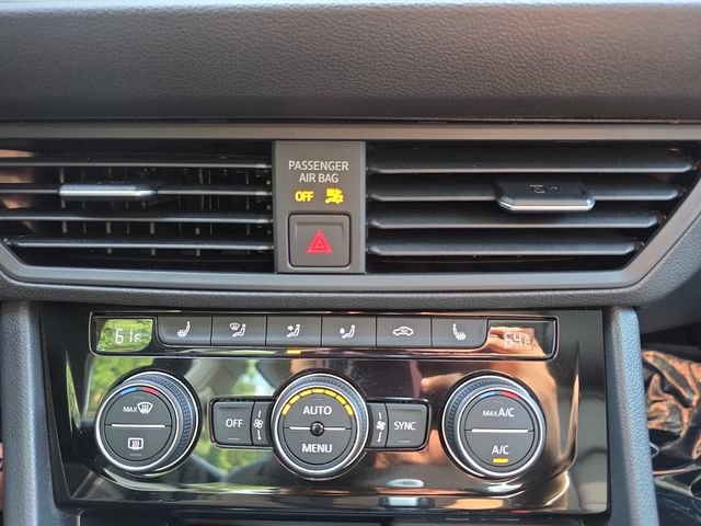 Certified 2023 Volkswagen Jetta SE w/ Panoramic Sunroof Package FWD image 17