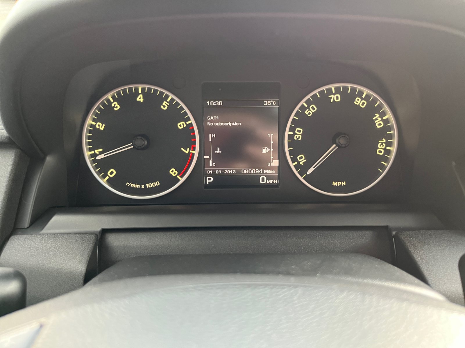 Used 2015 Land Rover LR4 HSE AWD/4WD image 10