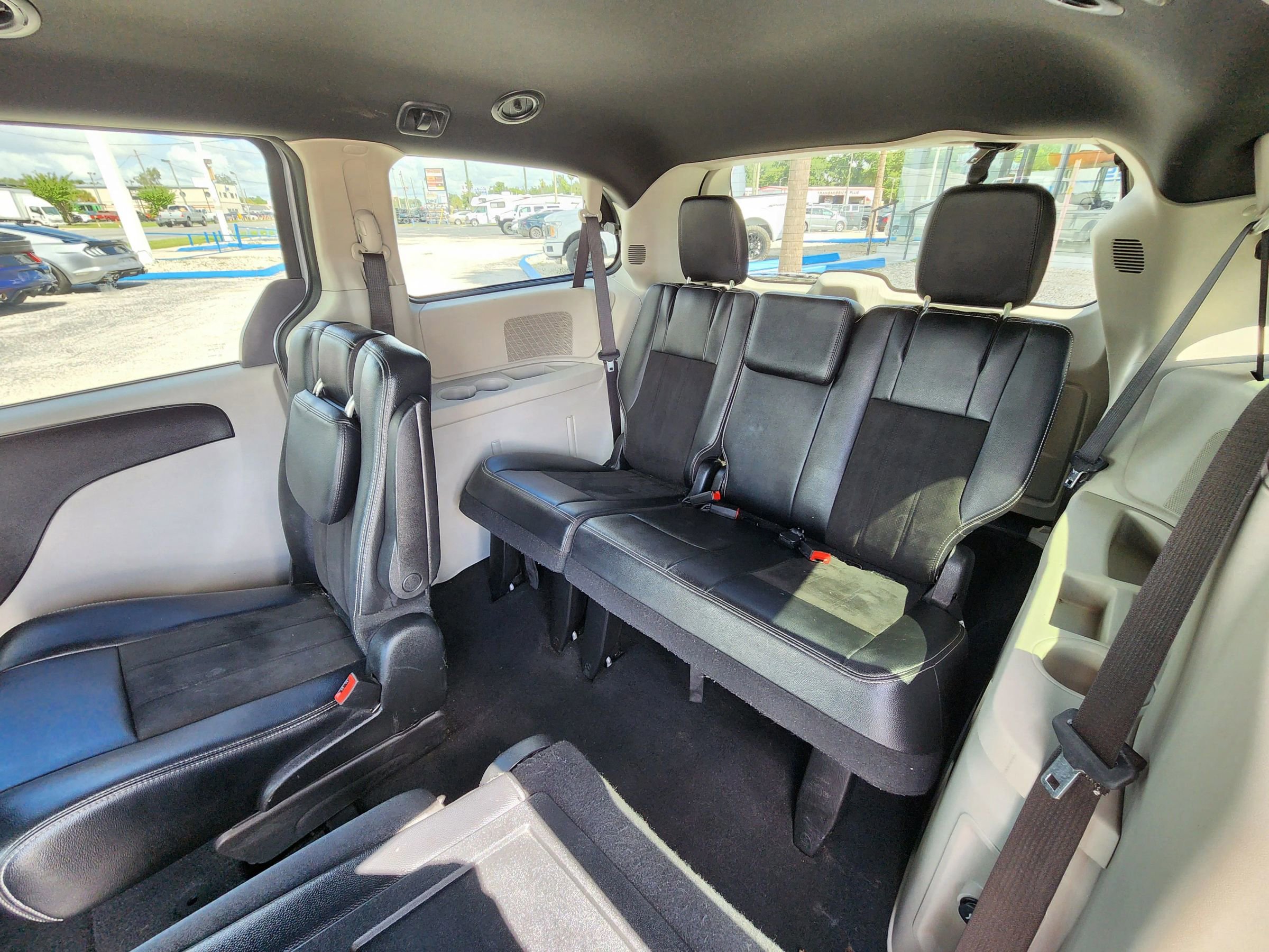 Used 2019 Dodge Grand Caravan SXT image 14