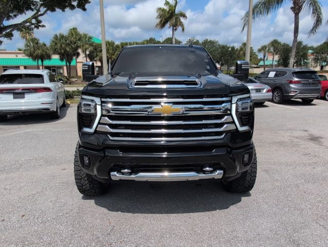 Used 2024 Chevrolet Silverado 2500 High Country w/ High Country Premium Package AWD/4WD image 2