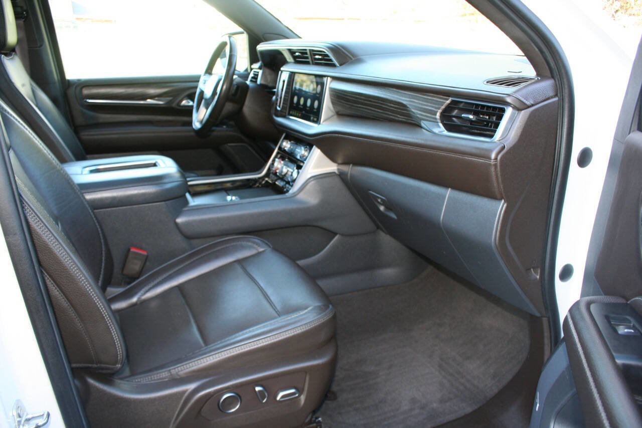 Used 2021 GMC Yukon Denali w/ Denali Premium Package image 30