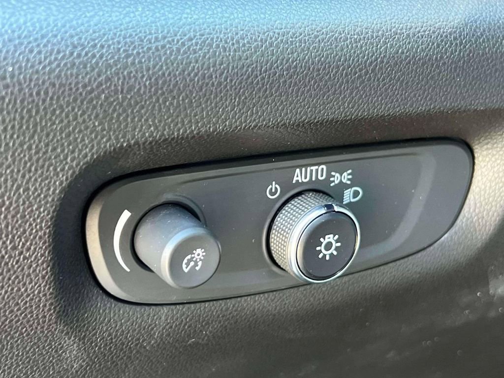 Used 2023 Chevrolet Traverse Premier AWD/4WD image 19
