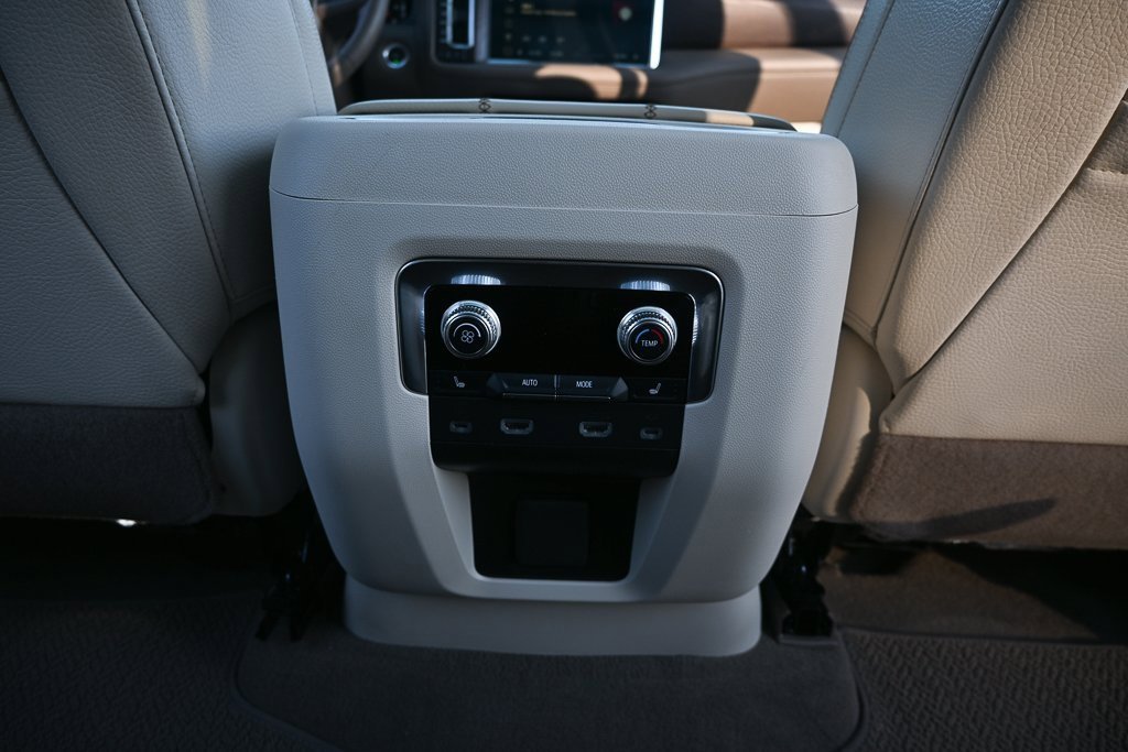 Used 2023 GMC Yukon Denali w/ Denali Reserve Package image 17