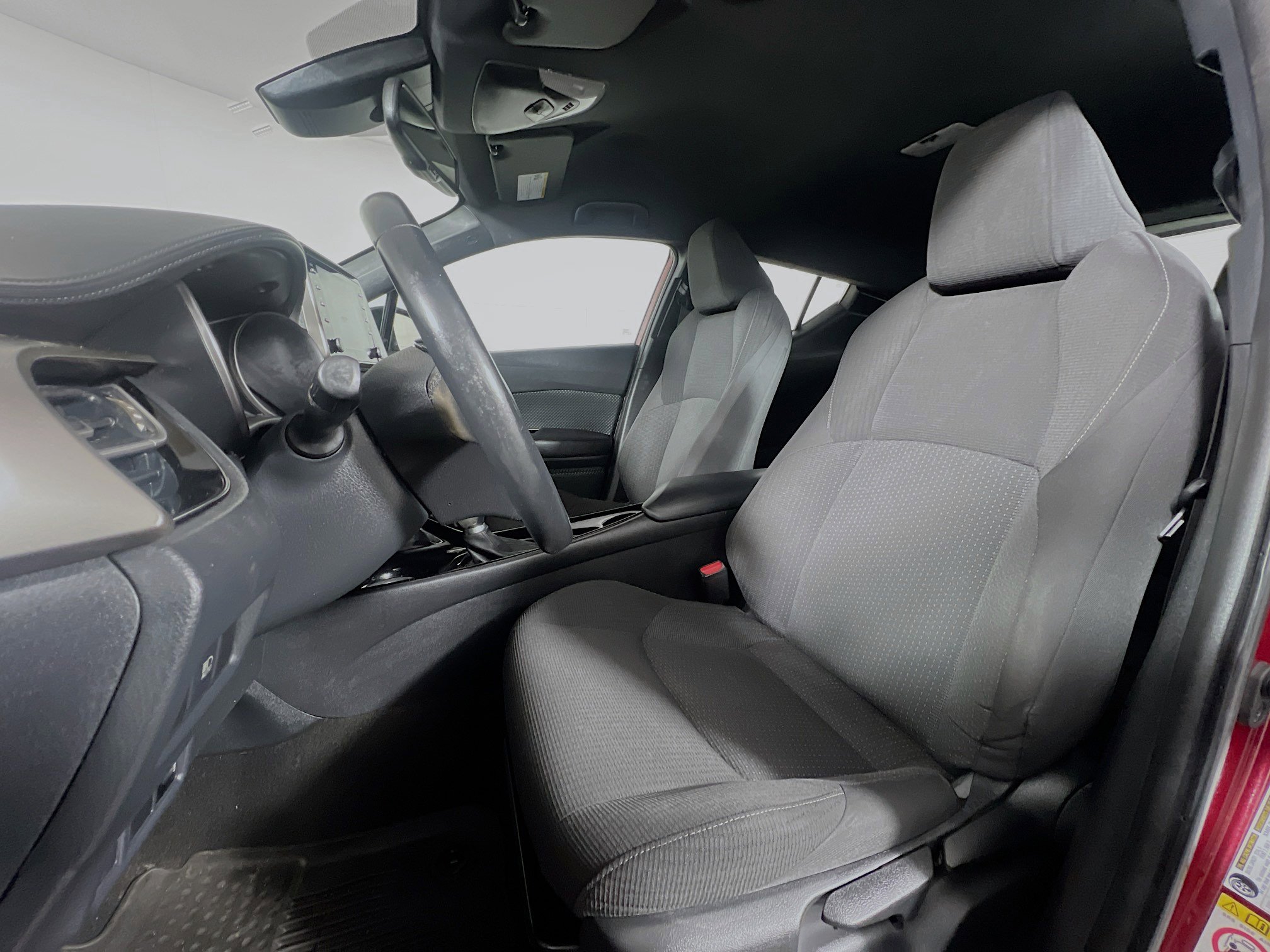 Used 2019 Toyota C-HR XLE FWD image 11