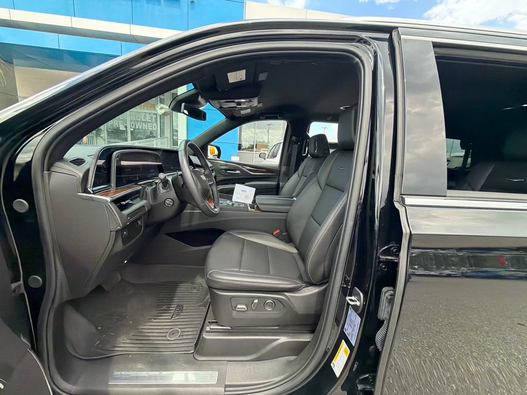 Used 2024 Cadillac Escalade Luxury RWD image 20