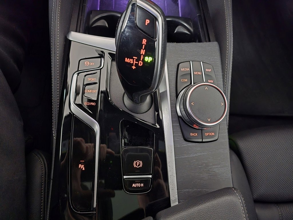 Used 2022 BMW 530i xDrive w/ M Sport Package image 18