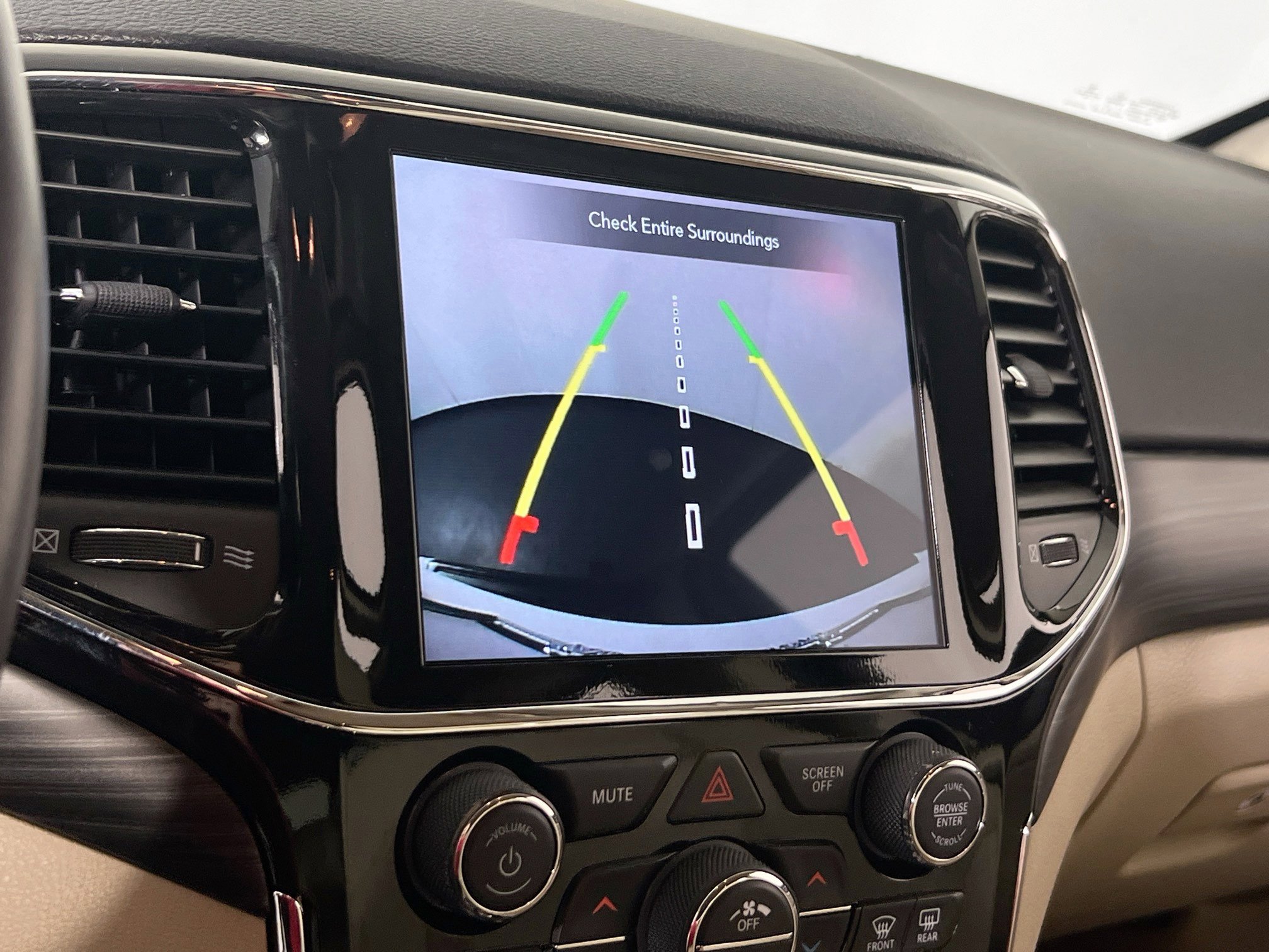 Used 2022 Jeep Grand Cherokee Laredo E image 14