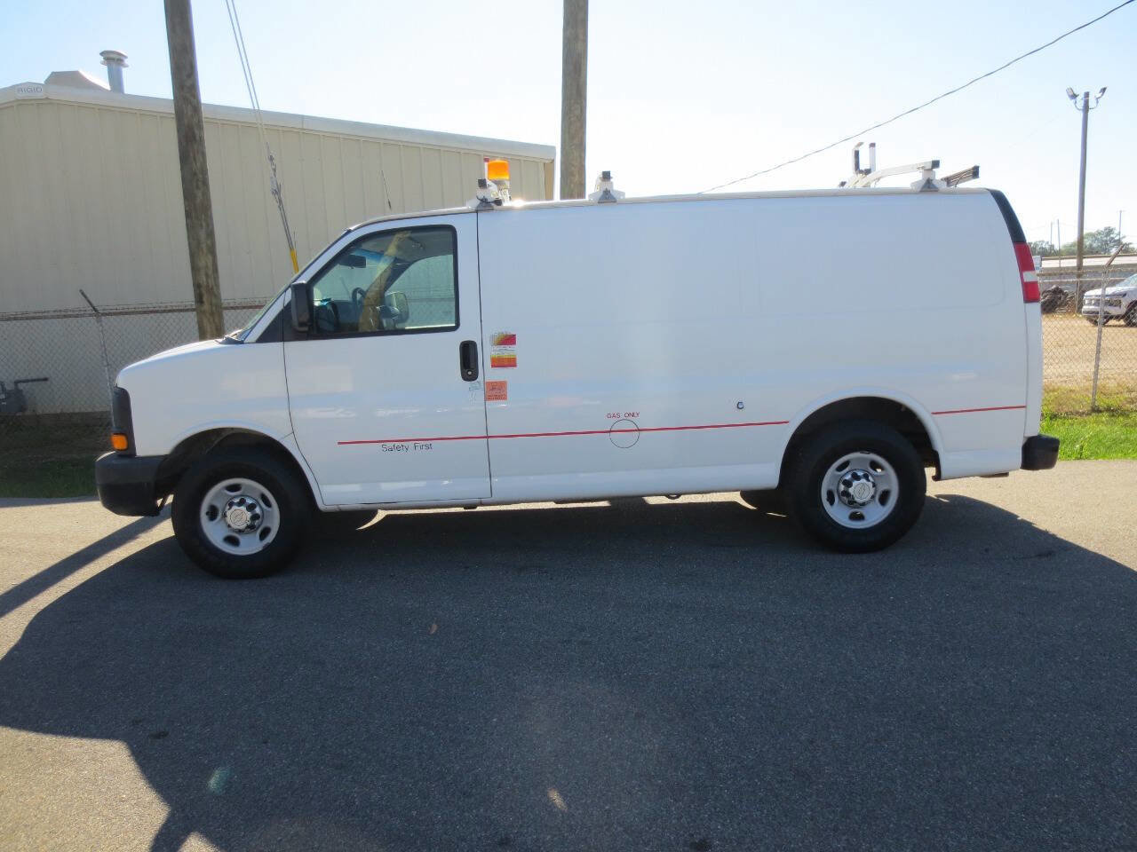 Used 2013 Chevrolet Express 2500 image 1